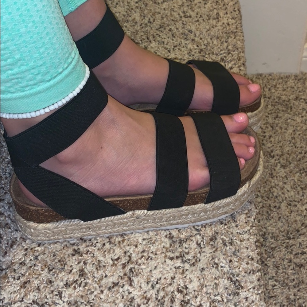 Black Sandals mesa
